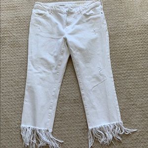 Pilcro white jeans with frayed hem. Size 30